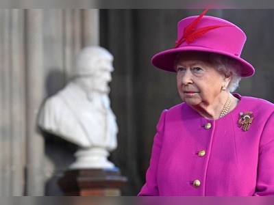 Queen reflects on ‘grief’ of pandemic and sends flowers to duke’s hospital