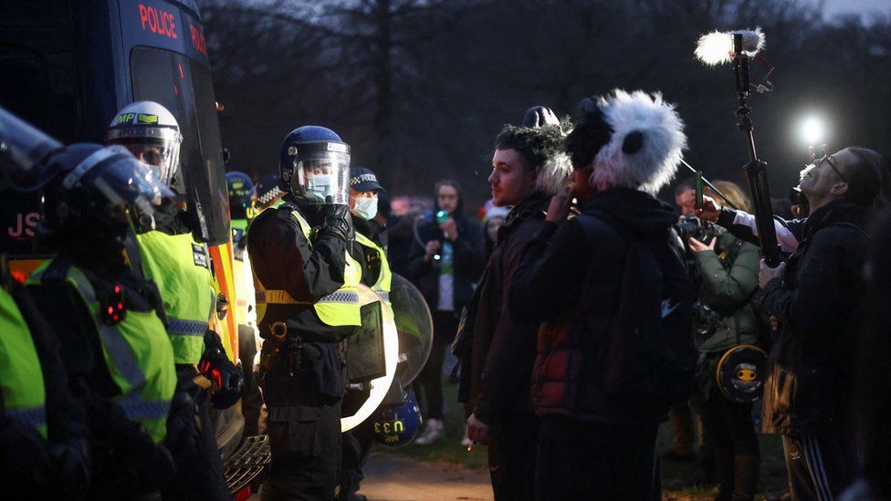 Covid: Arrests during anti-lockdown protests in London