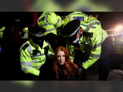 Sarah Everard: What went wrong at the Clapham vigil?