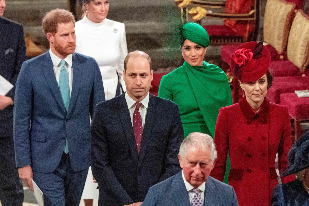 Prince Harry contacts Wills, Charles, Beatrice & Eugenie to 'park any disputes'
