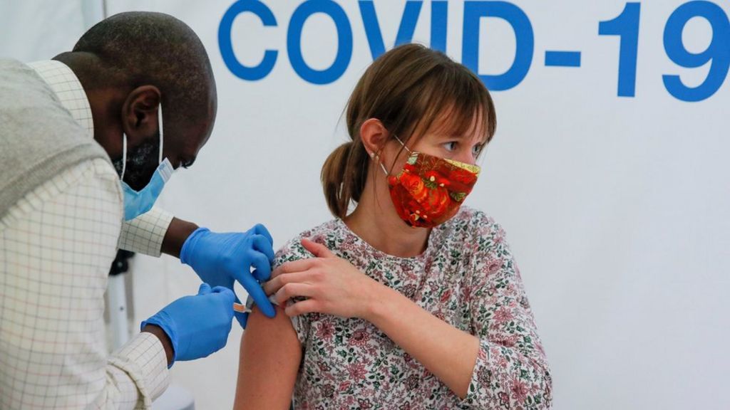 Covid: People 45 or over in England invited to book vaccine