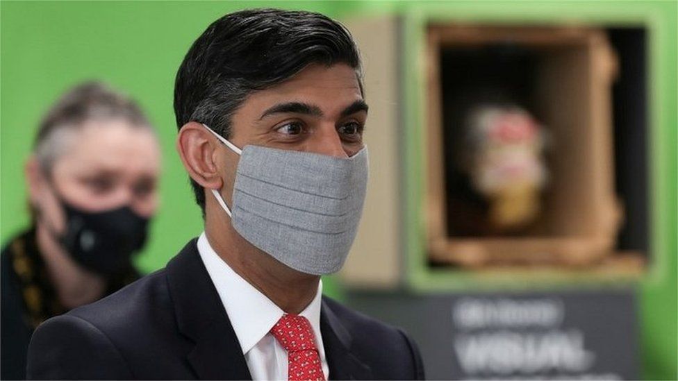 Covid: Rishi Sunak says he will stop wearing a mask as soon as legally possible