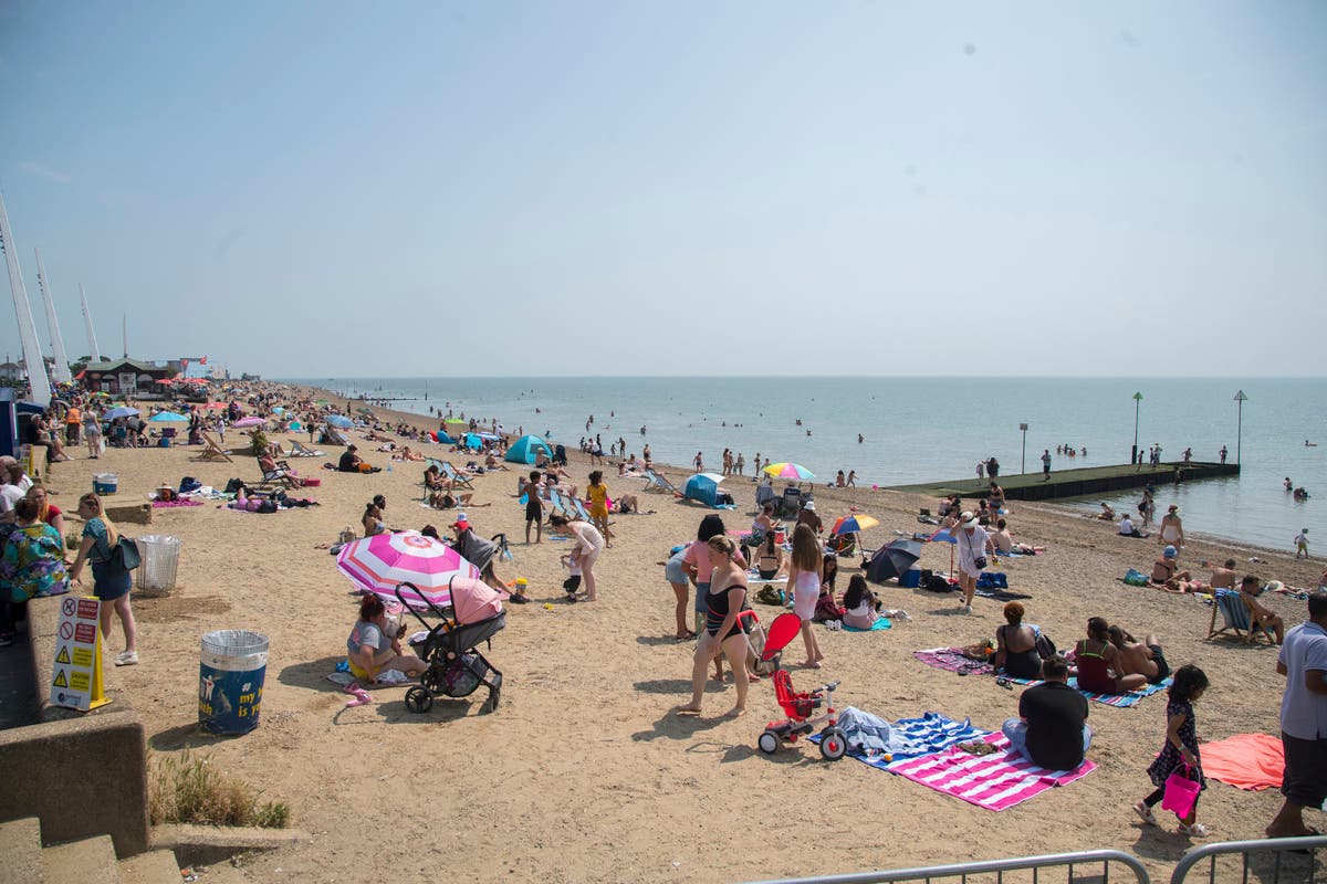 August set for baking hot month as heatwave reaches 30C