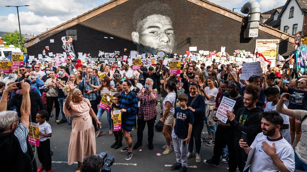 Marcus Rashford: Hundreds gather at mural for anti-racism demo