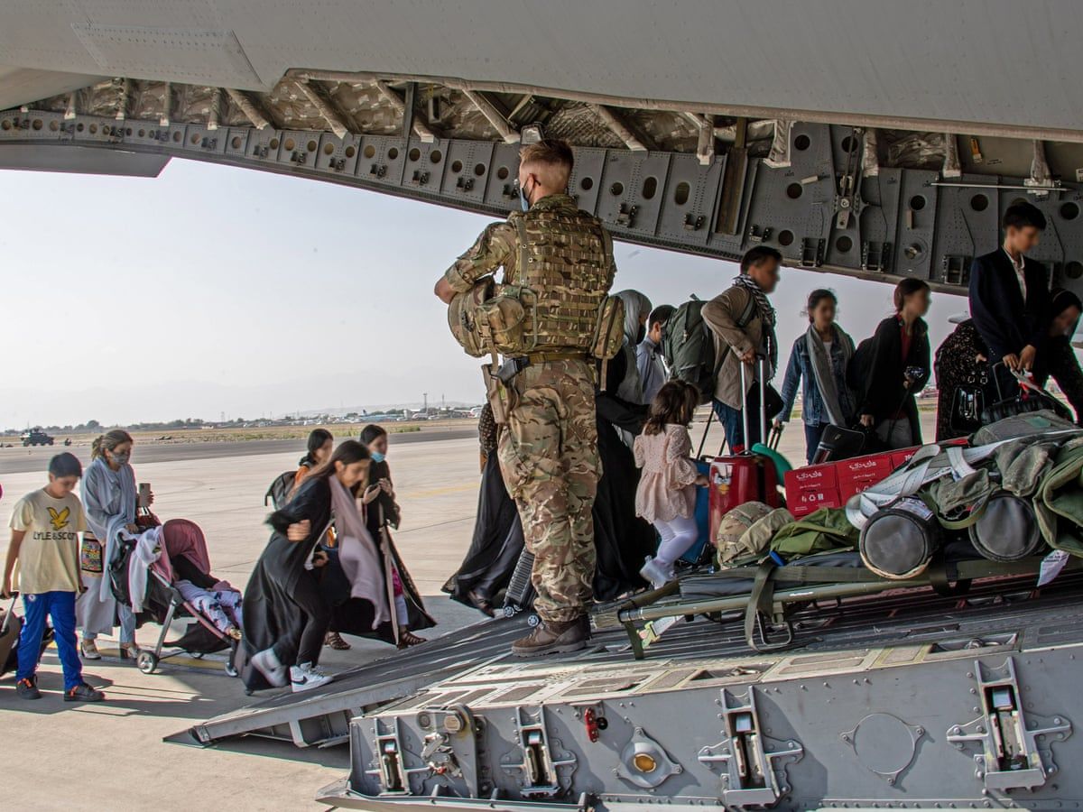 Boris Johnson: UK will continue with final stages of Kabul airlift