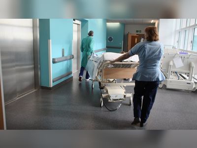 Covid in Scotland: NHS needs 1,000 more acute beds say A&E doctors