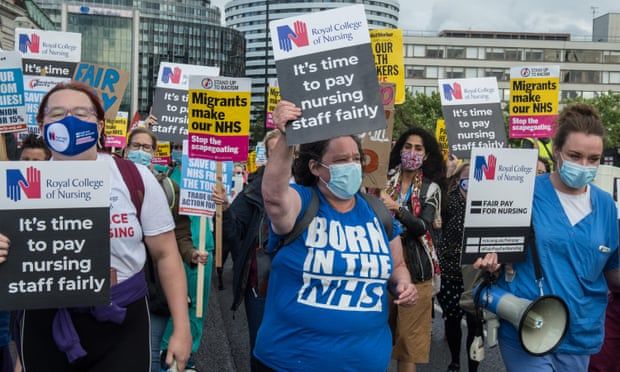 Nurses in England to be balloted on possible strike action over pay
