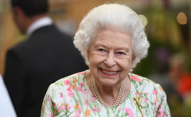 UK's Queen Elizabeth Suffers 'Sprained Back': Buckingham Palace