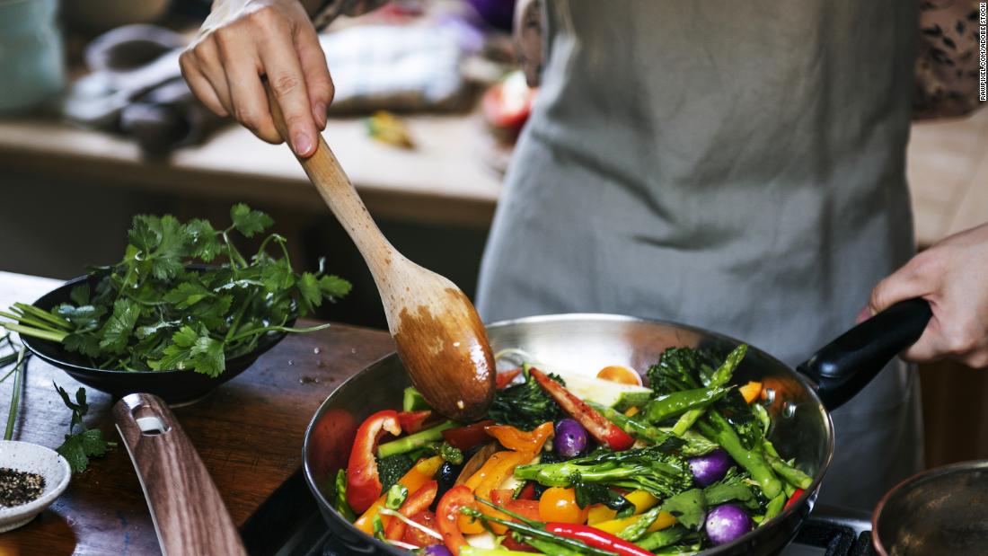 Eating veggies won't protect your heart, study says, but critics disagree