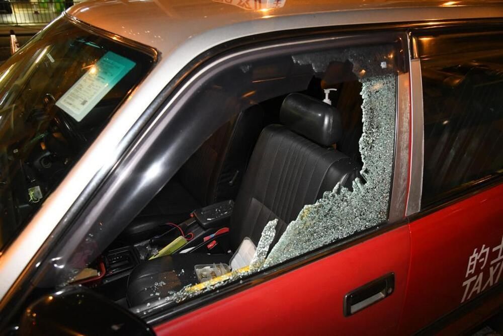 Bullseye: Man shatters taxi's window by throwing iPhone at it
