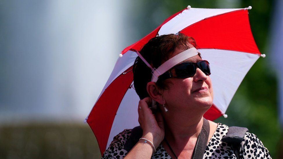 UK heatwave: Amber warning in place as UK has hottest day of the year