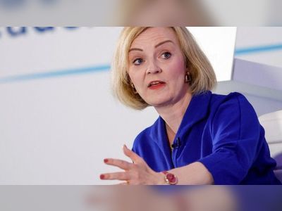 Tory leadership: Truss criticised for Macron 'jury is out' remark