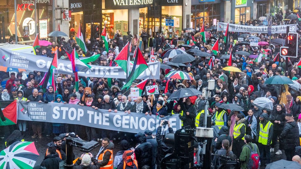 Israel-Gaza war: Glasgow protestors march for immediate ceasefire